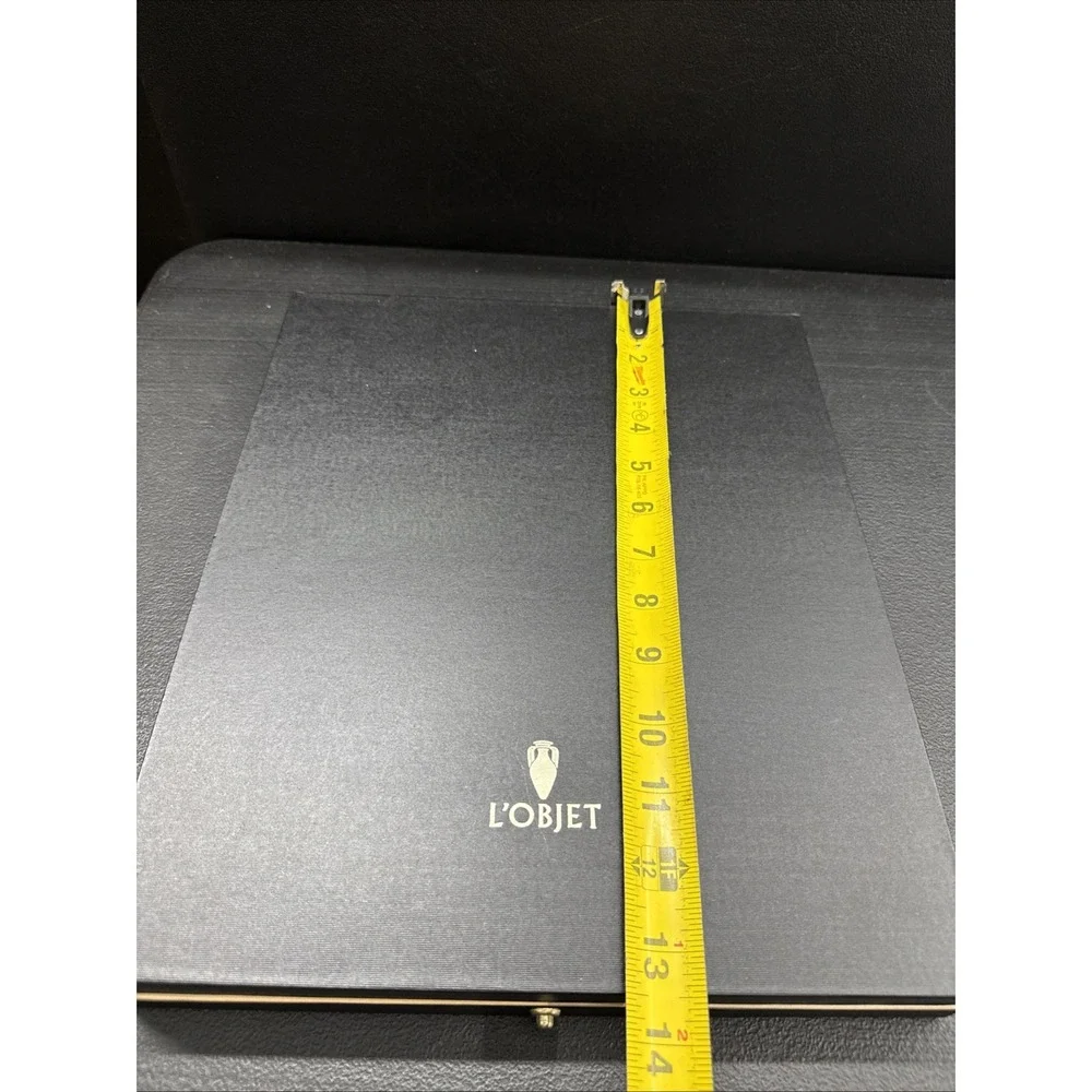 L'objet Empty Storage Gift Box (1667)